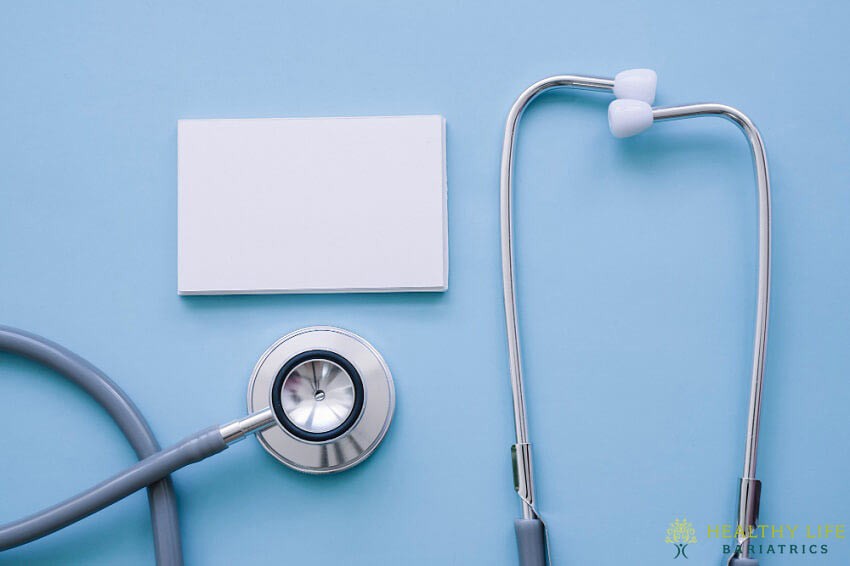 A stethoscope and a notepad on a blue background.